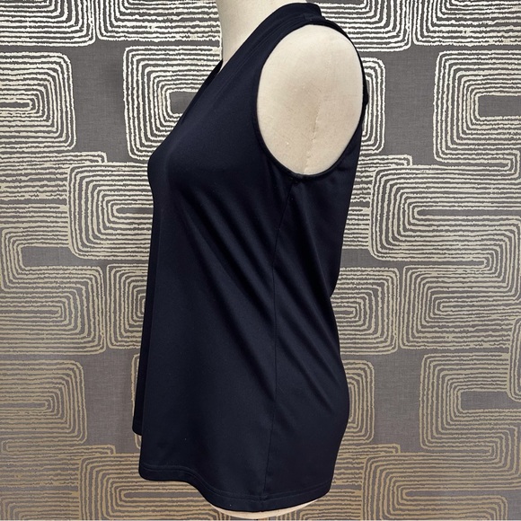 ELLIE KAI Sleeveless V-neck. - Picture 4 of 8